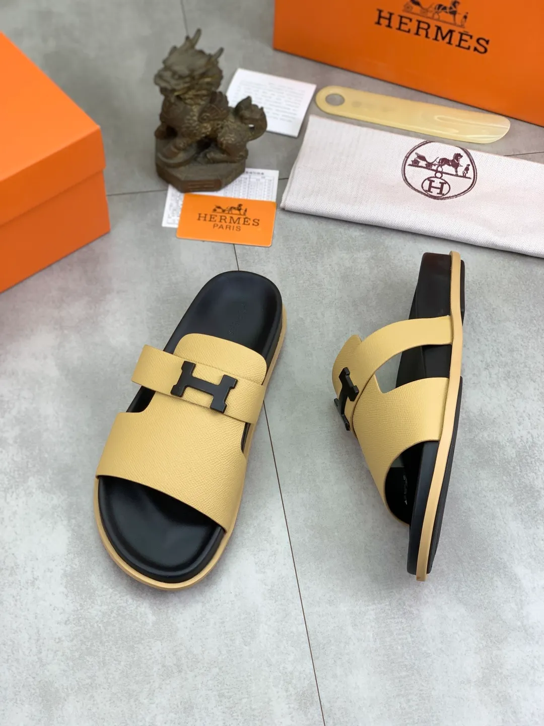 Men's shoes 💰P440 New [HERMES] high-end quality new Hermès slippers, made of imported cross-grain calfskin, wear-resistant and non-slip rubber outsole. Fashionable and elegant code number: 39-44 (38 45 46 customized)